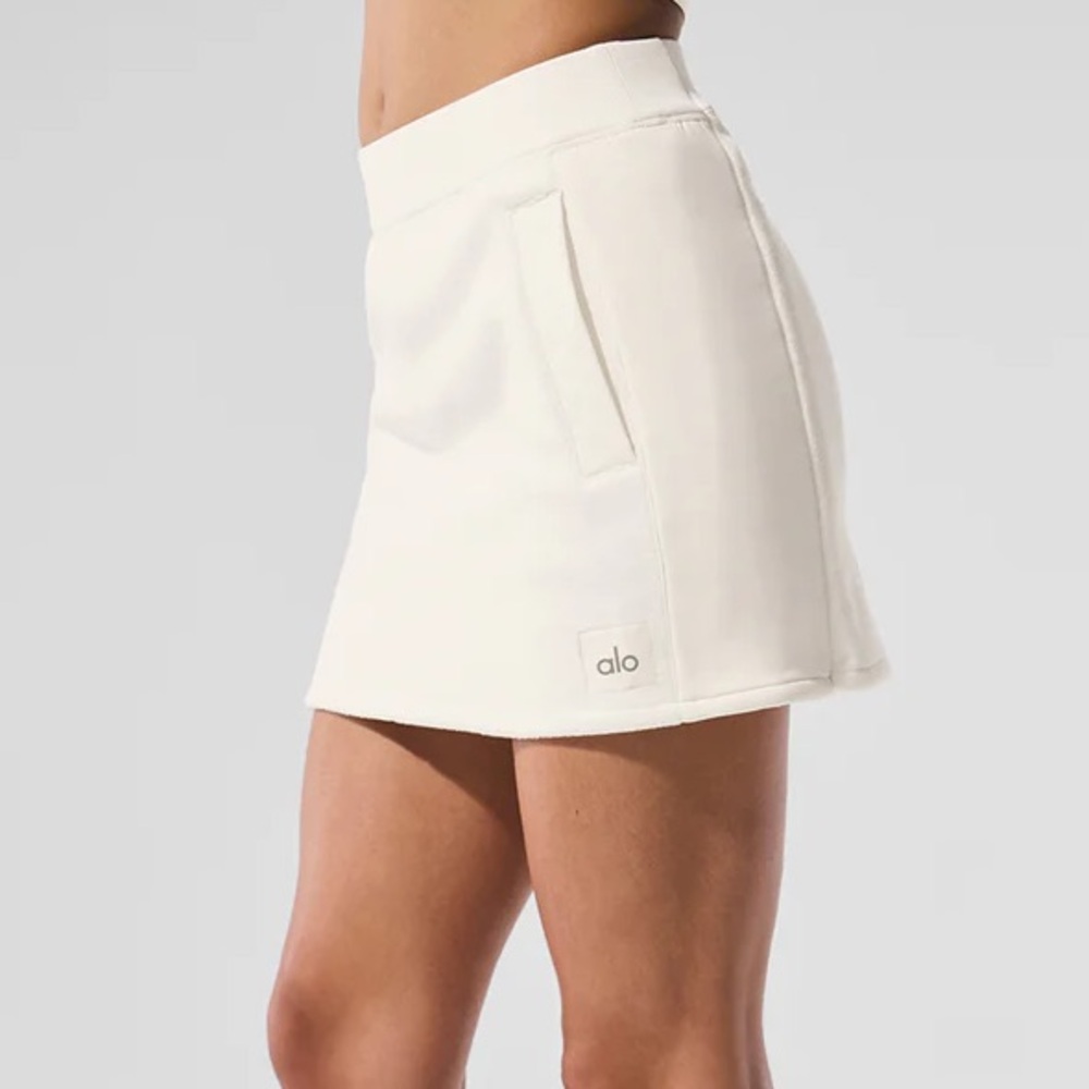 ALO Yoga Cream Fleece Lined Skirt